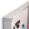 Infoboks med magnetisk whiteboard og lås foran, indendørs