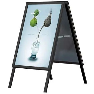 Alu-Line Standard Gadeskilt, sort, 50 x 70 cm opstillet. Med plakat